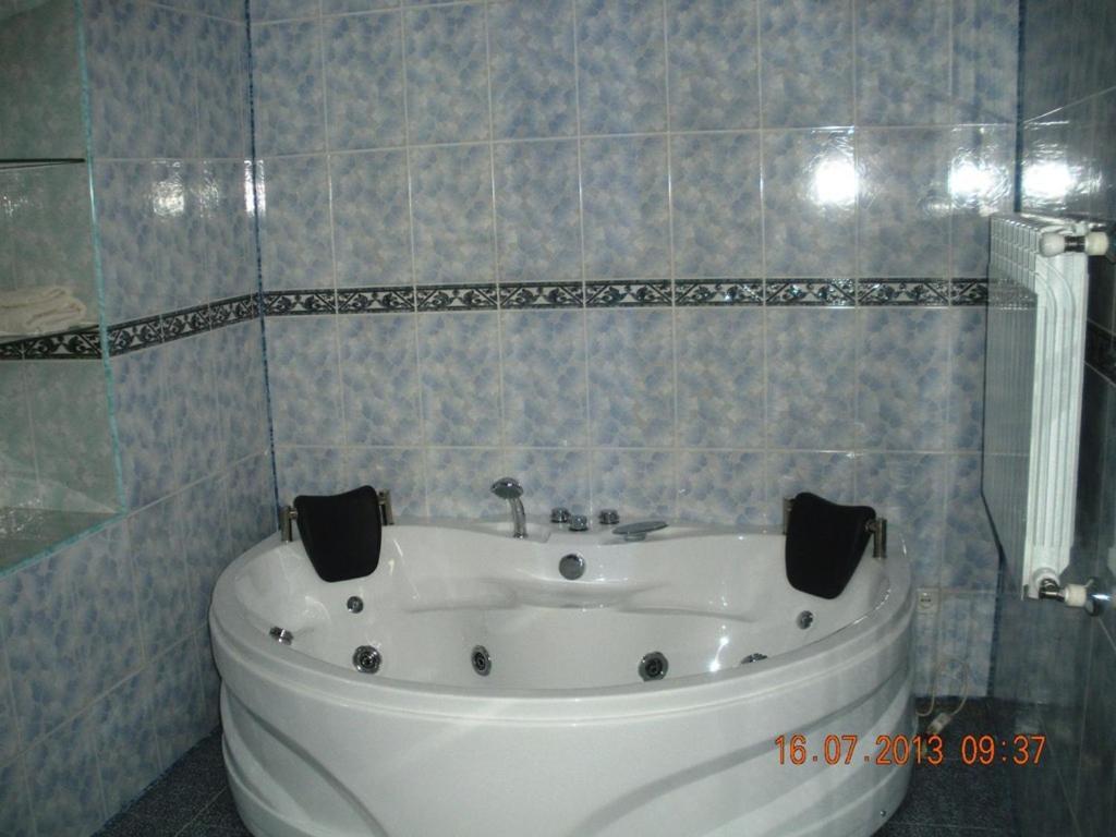 Edemi Hotel Kutaisi Cameră foto